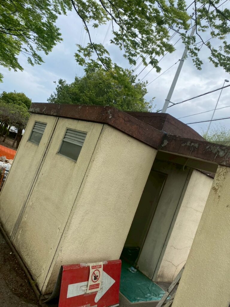公衆トイレ塗装