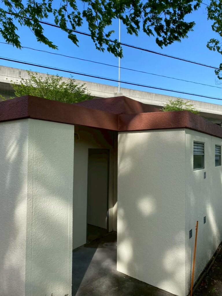 公衆トイレ塗装